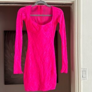 SKIMS STRETCH LACE LINED LONG SLEEVE UNDERWIRE DRESS
NEON PINK / S